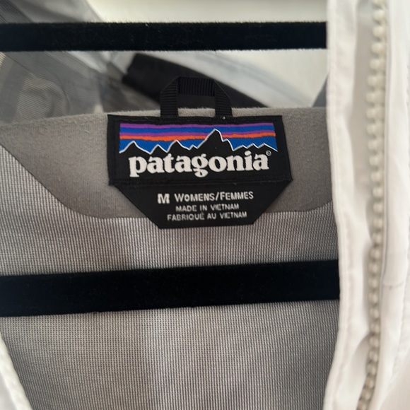 Woman’s new Patagonia shell jacket - Picture 2 of 3
